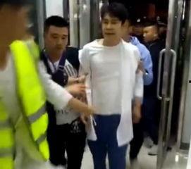 舅舅爆料被抓视频播放,惊曝被抓视频引发社会关注  第2张 舅舅爆料被抓视频播放,惊曝被抓视频引发社会关注  第2张