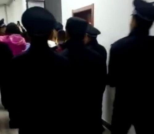 舅舅爆料被抓视频播放,惊曝被抓视频引发社会关注  第3张 舅舅爆料被抓视频播放,惊曝被抓视频引发社会关注  第3张